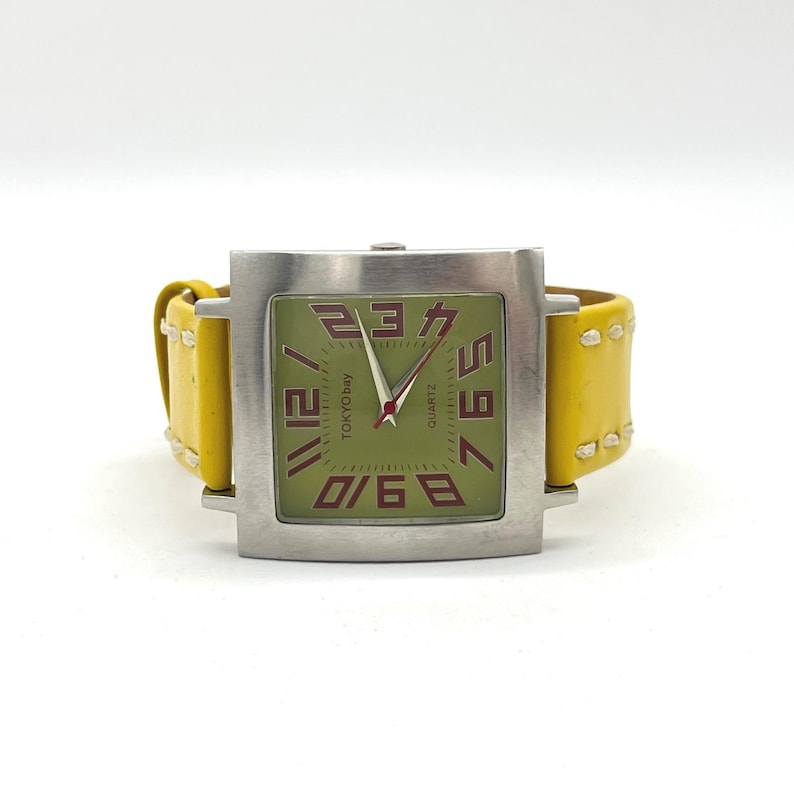 Reloj de cuarzo Tokyo Bay Square Tranvía con esfera verde y correa de cuero amarilla imagen 1