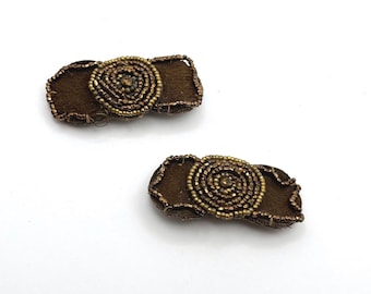 Clips para zapatos vintage de bronce con cuentas, tela marrón, espiral de cuentas de semillas (par)