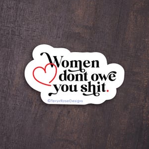 Kobiety nic ci nie są winne - wodoodporna naklejka feministyczna - naklejka na butelkę z wodą, laptopa, kubek itp.