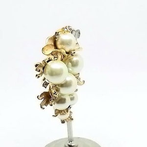CAROLEE  Faux Pearl Brooch Rhinestones Vintage Beautiful Looks Real