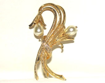 Fabulous Castlecliff Brooch Teardrop Pearls Vintage