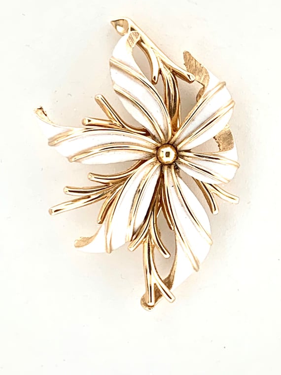 Crown Trifari White Enamel Flower Pin Vintage