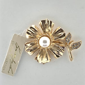 Kenneth Jay Lane Couture Collection Flower Faux Pearl Crystals Brooch NWT Gorgeous