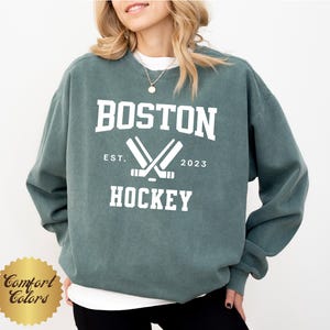 Boston Fleet Women&#39;s Hockey Fan Shirt, Ice Hockey Unisex Comfort Colors Sweatshirt