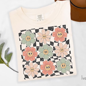 Comfort Colors® Checkered Flowers Shirt - Aesthetic Graphic Tee - Trendy Vintage Floral T-Shirt - Cute Boho Outfit