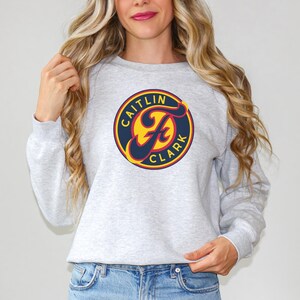 Caitlin Clark Logo Graphic Shirt, Clark 22 Indiana Basketball Youth & Adult Unisex Sweatshirt