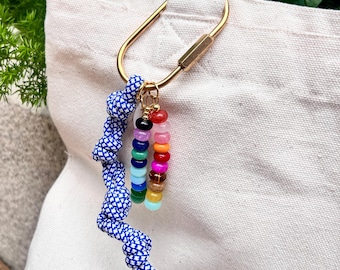Colorful Paracord Keychain with Pearl & Glass Beads – Perfect Custom Gift for Purses, Backpacks Accessories