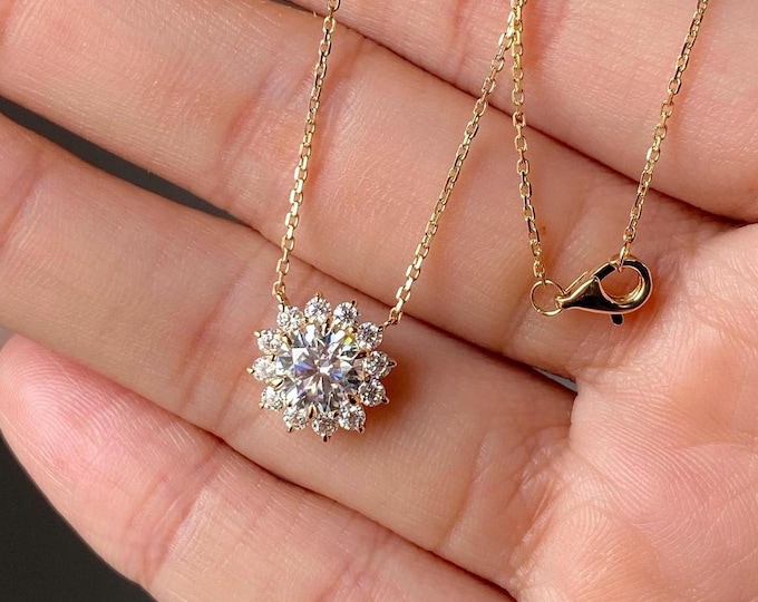 2.50 Carat Brilliance Necklace DEF Color, VS1 Clarity, 14K Purity