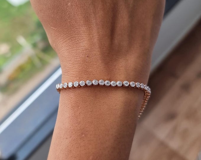 18K Gold Tennis Bracelet with Lab Grown Diamonds - Dazzling Gold Accessory