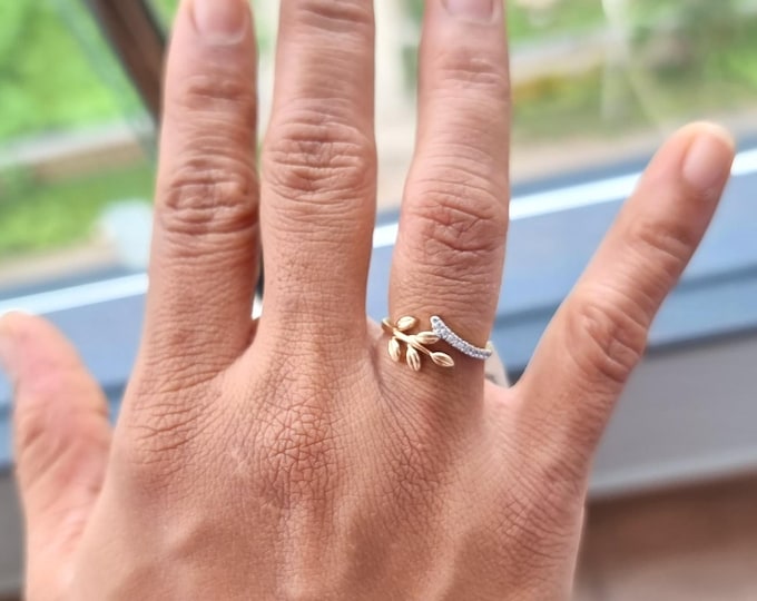 18K Gold Diamond Stacking Ring: Minimalist Fine Jewelry