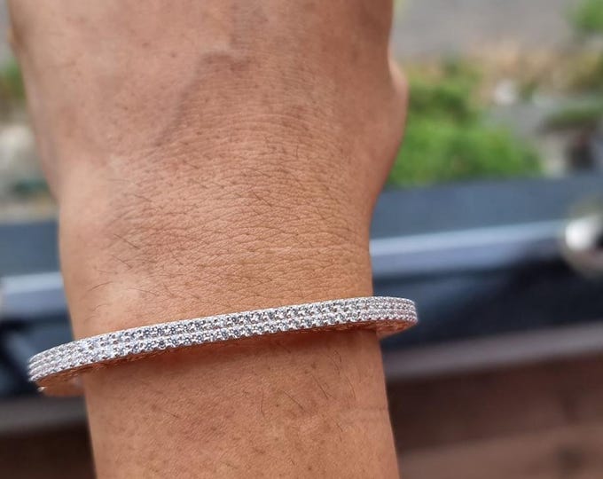 2.00 Carat Lab Grown Diamond Tennis Bracelet in Luxurious 18K Gold