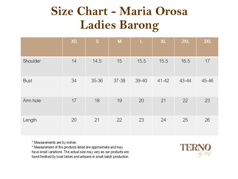 K&ouml;nnte beinhalten: Gr&ouml;&szlig;entabelle f&uuml;r Damen-Barong, ein traditionelles philippinisches Kleidungsst&uuml;ck, mit Ma&szlig;en in Zoll f&uuml;r Schulter, Brust, Armloch und L&auml;nge. Die Gr&ouml;&szlig;en reichen von XS bis 3XL.