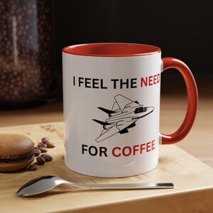 I Feel The need for Coffee - Luftfahrt Akzent Kaffeetasse (11oz oder 15oz)