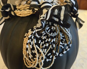 Black Pumpkin: Farmhouse Decor, Black and White