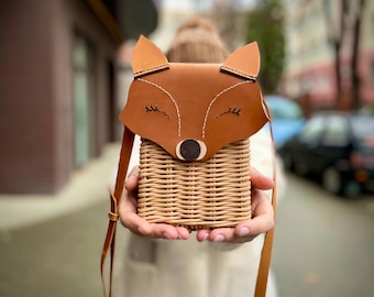 Fox Shoulder Bag: Handmade Wicker Crossbody with Leather Strap