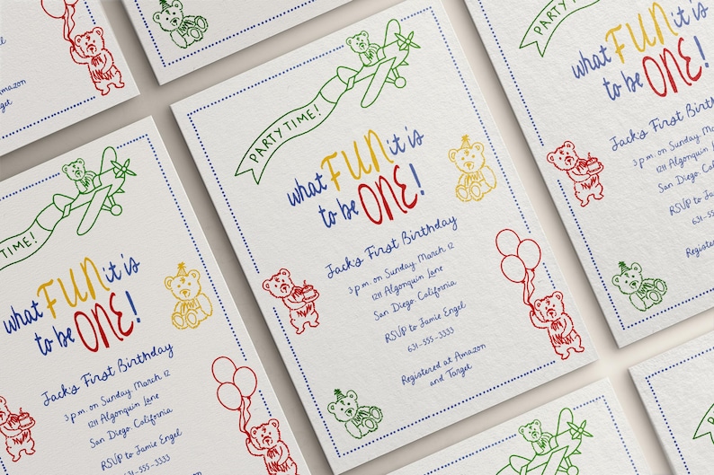 Puede incluir: Invitaciones blancas con texto e ilustraciones coloridas para una fiesta de primer cumplea&ntilde;os. Las invitaciones presentan el texto "what FUN it is to be ONE!" y dibujos de osos de peluche, globos y un avi&oacute;n.