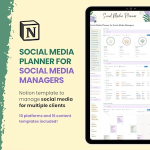 以下が含まれることがあります： 「ソーシャルメディアプランナー」のNotionテンプレートを表示するデジタルタブレット。画面には、クライアント、タスク、コンテンツカレンダーのセクションがあるプランナーインターフェースが表示されます。画面のテキストには「Social Media Planner for Social Media Managers」が含まれています。
