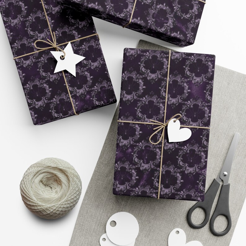 Papel de regalo de arañas para Halloween ~ Estilo vintage/gótico/terrorífico / Ideal para cumpleaños, ocasiones especiales y fiestas imagen 1