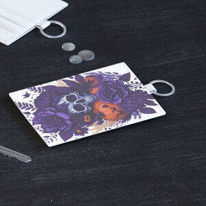 Porta carte di credito in pelle con teschio spettrale ~Portachiavi per carte di credito floreali viola/vegano/Accessori per borse/Idea regalo
