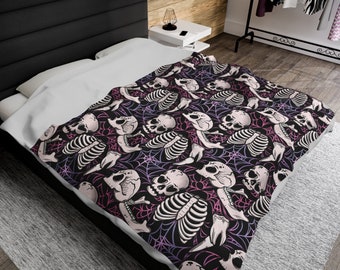 Pastel Goth Throw~Gothic Home Decor|Halloween Creepy Cute|Spooky Asthetic|Soft Velveteen Blanket|Gift Idea