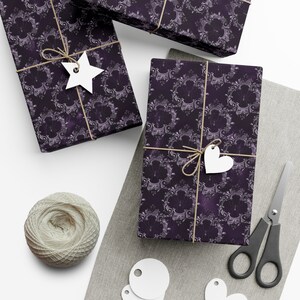 Papel de regalo de arañas para Halloween ~ Estilo vintage/gótico/terrorífico / Ideal para cumpleaños, ocasiones especiales y fiestas imagen 4
