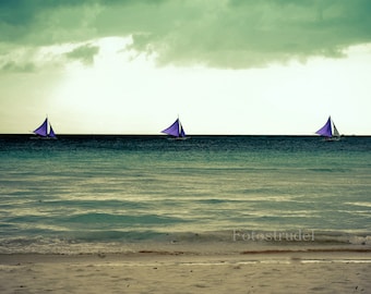 Natur Landschaft Boote Beach Philippinen Foto. Friedliche blau Segelboote auf Boracay. 8 x 12