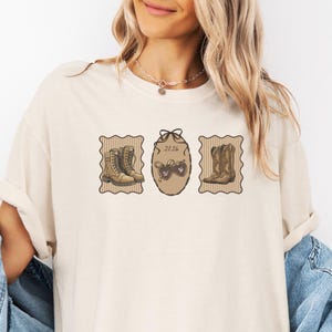 T-shirt personnalisé avec initiales de couple et bottes de cow-girl de l'année | Couleurs Confort