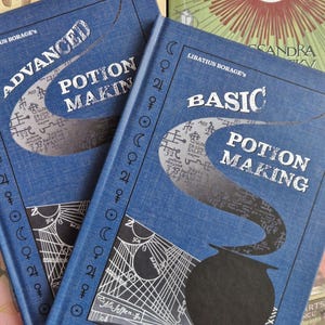 Zaawansowana i podstawowa książka PRZYRZĄDZANIE ELIKSIRÓW - Kolekcja Biblioteki Harry'ego - z Movies Replica