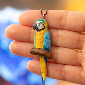 Macaw art ararauna art pendant, Blue yellow macaw necklace, Artisan parrot pendant, Ideal jewelry gift for bird owners, Bird jewelry gift