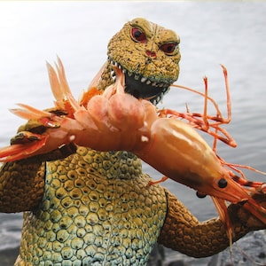 Cartão de felicitações Shrimpzilla por Shrimp Whisperer AK