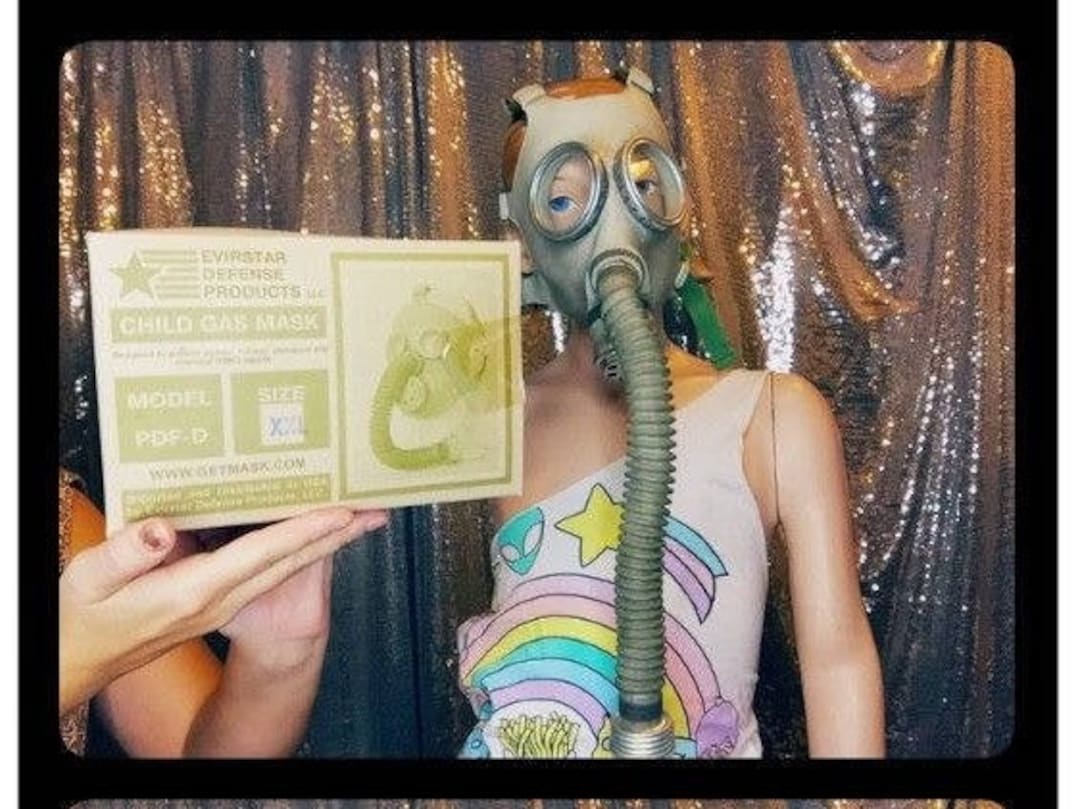 Vintage Child Teen Sized Gas Mask XXL Costume Kids Dr Who vintage-child-teen-sized-gas-mask-xxl-costume-kids-dr-who