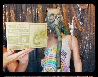 Vintage Child & Teen Sized Gas Mask - XXL - Disfraces - Niños - Dr. Who - Russian 70's - Family Fun - Halloween
