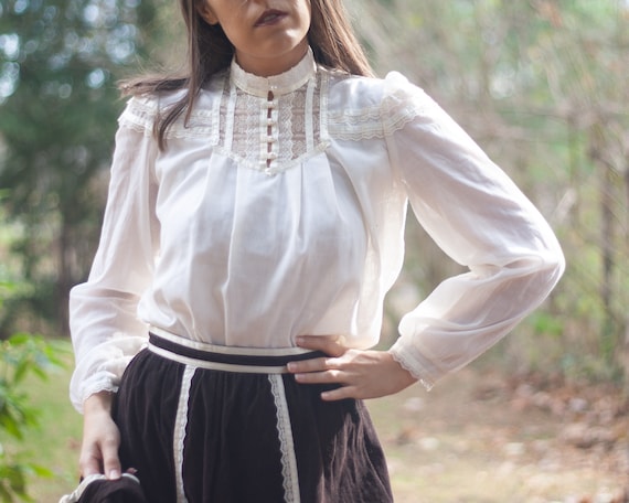 vintage 70s GUNNE SAX victorian inspired lace plea