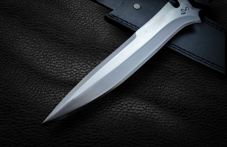 Handmade Jack Krauser Knife Replica: D2 Steel Blade, Leather Sheath image 6