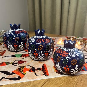 Pomegranate Ornament Set of 3 Tabletop Art Object,Ornaments with Floral Patterns,Ceramic Pomegranate Decorative Gift,Gift for mother