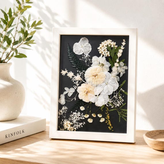Pressed Flower Frame: Minimalist Botanical Wall Art - Japandi Decor