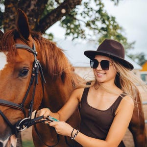 Übergroße goldene quadratische Sonnenbrille für Damen - 100% UV-Schutz
