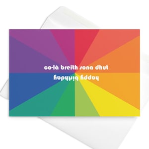 feliz aniversário! | co-là breith sona dhut! (Gaélico Escocês) com explosão de arco-íris Cartão comemorativo
