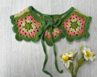Instruções para gola de crochê com quadrados da vovó, padrão de crochê para iniciantes, moda boho cottagecore para festivais, estilo acadêmico.