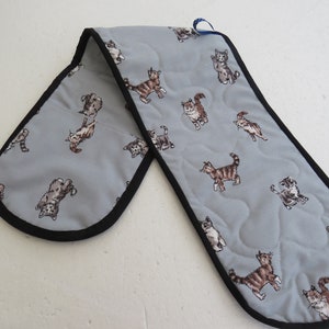 Double Oven Gloves - Mitts - Shabby Cats - Cotton Canvas Fabric - Pretty and Useful