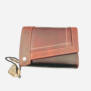 Personalisieren Sie die zweifache Brieftasche aus Leder mit individueller Gravur