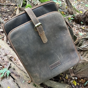 Handgefertigte Vintage Leder Umhängetasche, minimalistisches Design - Perfektes Geschenk für jeden Anlass