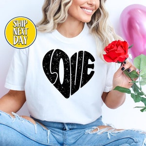 Koszulka z napisem Love Heart, Koszulka dla dziewczyny, Koszulki dla żony, Słodkie serce, Walentynki z napisem Love Heart, Słodkie T-shirty z napisem Love Heart, Romantyczna koszulka z napisem VD041