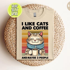 Ich mag Katzen und Kaffee und vielleicht 3 Personen Shirt, Katze mit Kaffeetasse und kuscheliges Schal-T-Shirt, lustige Frauen-Katzen-T-Shirts, Katzenliebhaber -TC146
