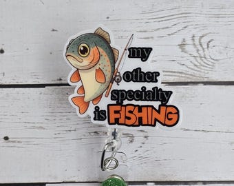 Mi otra especialidad es la pesca con carrete insignia, pez divertido con caña de pescar trucha arcoiris