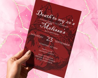 Puede incluir: Una invitación burdeos con el texto "Death to my 20's" y "Melissa's 30th Birthday." La invitación incluye detalles del evento: sábado 23 de septiembre, a partir de las 19:00 horas, en Party Club, 234 Party Street. RSVP antes del 20 de septiembre.