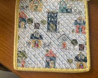 Pot Holder, House themed fabric, Potholders, Kitchen, Pottery