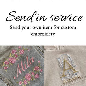 Può includere: Immagine che mostra un servizio di ricamo personalizzato. La parola "CHARLIE" è ricamata in vari colori. Gli esempi includono una giacca di jeans con "Mila" e ricami floreali e una felpa beige con "A" e "Amara" ricamate.