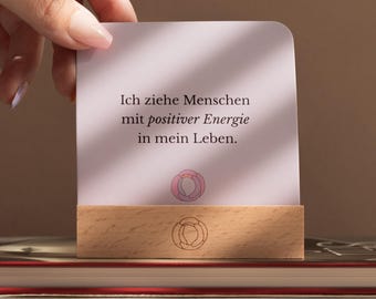 MindfulMe® Affirmationskarten mit graviertem Holzständer, Positive Affirmationen für Erwachsene, Daily Affirmations, Geschenk, Achtsamkeit