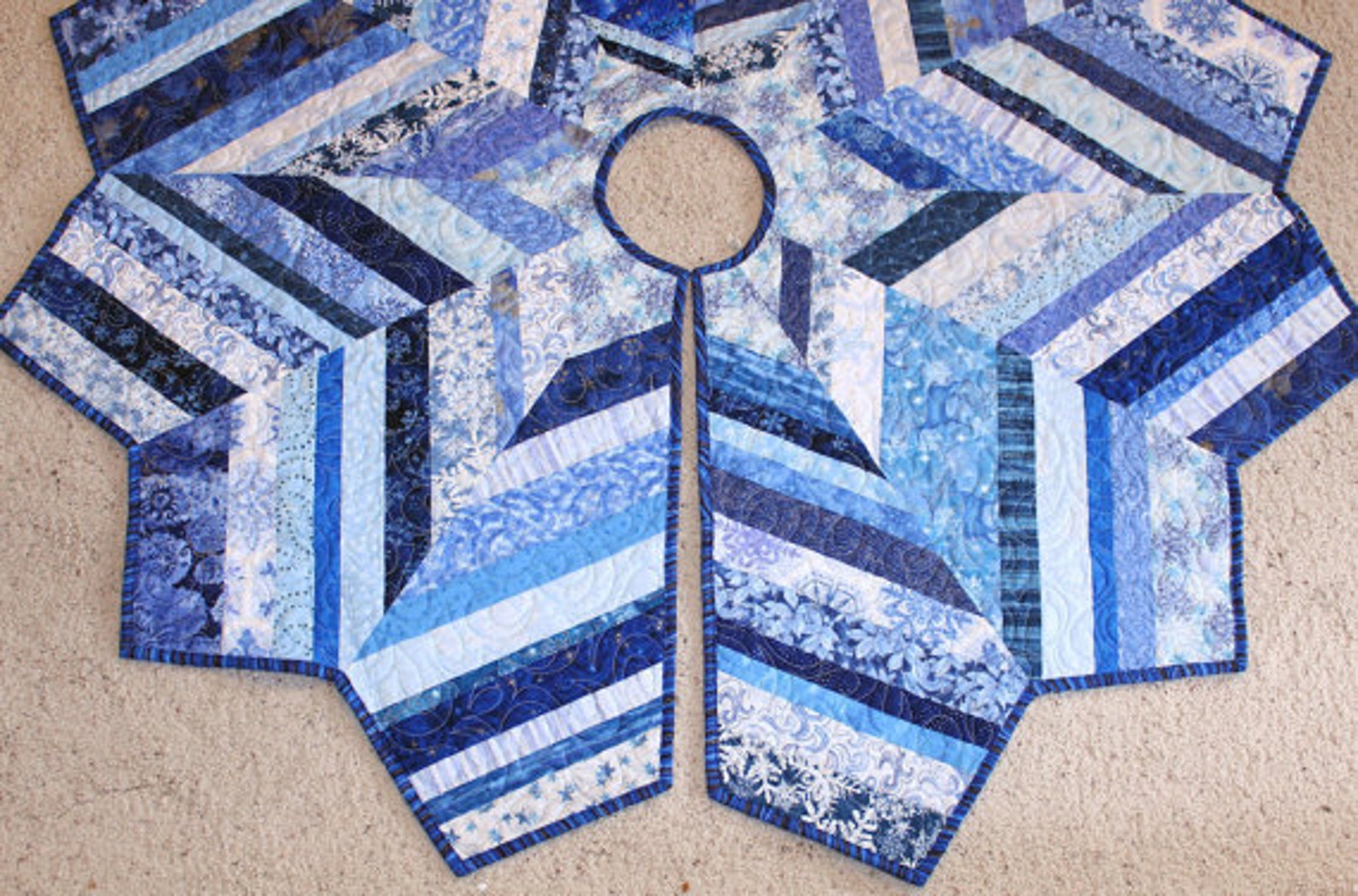 Quilted Christmas Tree Skirt PATTERN Country Strings Tree Etsy